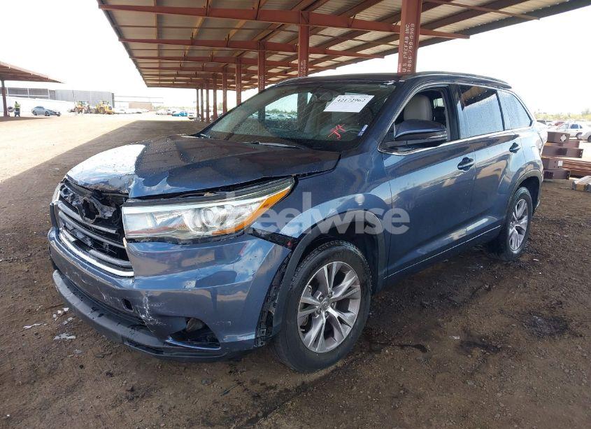 Photo 2 of 2015 Toyota Highlander XLE V6 (VIN 5TDKKRFH2FS115421)