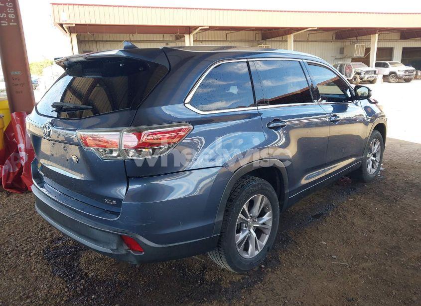 Photo 4 of 2015 Toyota Highlander XLE V6 (VIN 5TDKKRFH2FS115421)