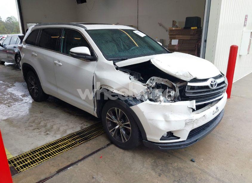2016 Toyota Highlander XLE V6 (VIN 5TDKKRFH2GS165592) main photo