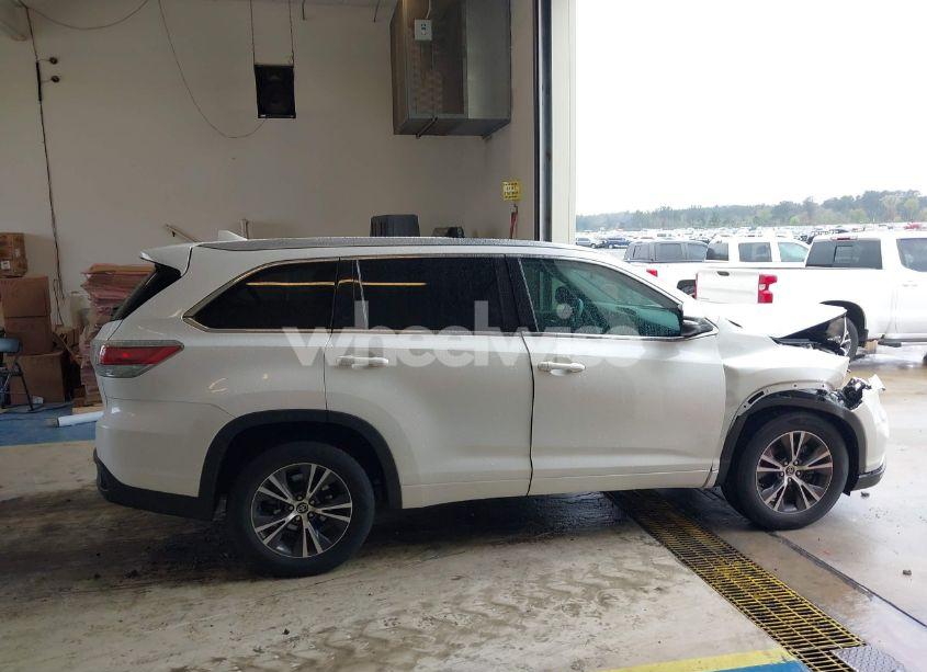 Photo 13 of 2016 Toyota Highlander XLE V6 (VIN 5TDKKRFH2GS165592)