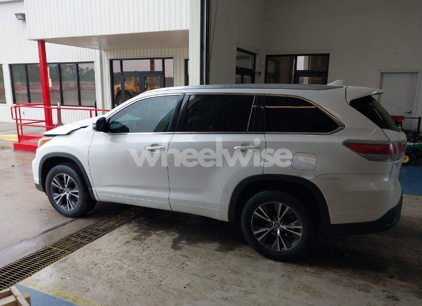 Photo 14 of 2016 Toyota Highlander XLE V6 (VIN 5TDKKRFH2GS165592)