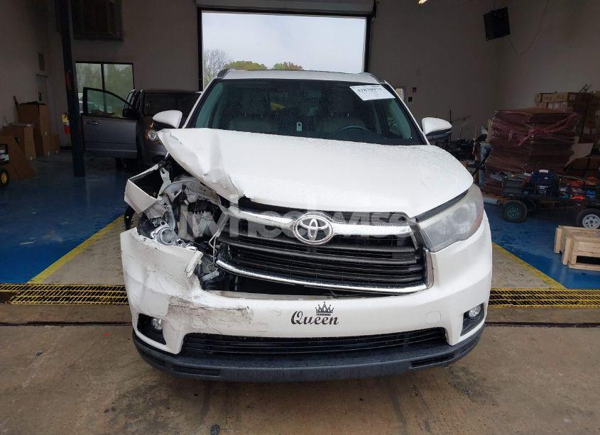 Photo 6 of 2016 Toyota Highlander XLE V6 (VIN 5TDKKRFH2GS165592)