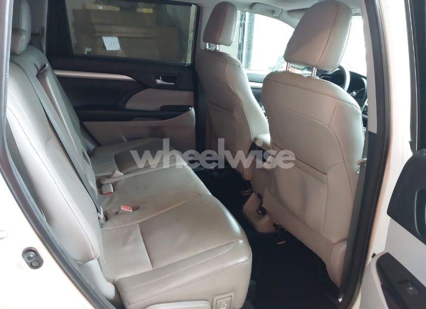 Photo 8 of 2016 Toyota Highlander XLE V6 (VIN 5TDKKRFH2GS165592)