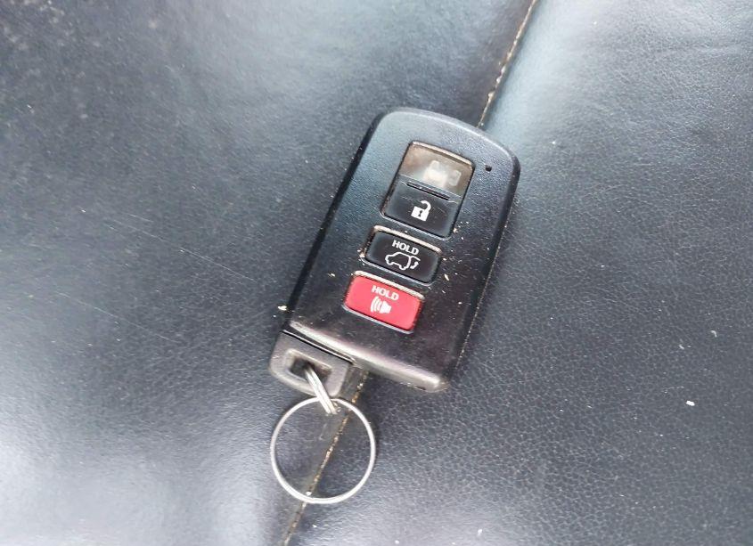 Photo 11 of 2015 Toyota Highlander XLE V6 (VIN 5TDKKRFH3FS097043)