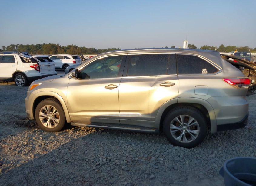 Photo 14 of 2015 Toyota Highlander XLE V6 (VIN 5TDKKRFH3FS097043)
