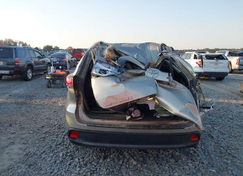 Photo 16 of 2015 Toyota Highlander XLE V6 (VIN 5TDKKRFH3FS097043)
