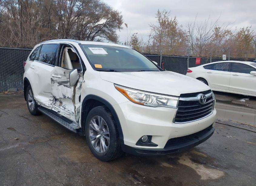 2015 Toyota Highlander XLE V6 (VIN 5TDKKRFH3FS109773) main photo