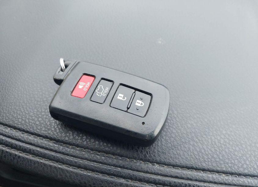 Photo 11 of 2015 Toyota Highlander XLE V6 (VIN 5TDKKRFH3FS109773)