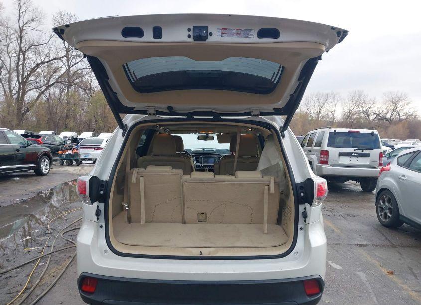 Photo 12 of 2015 Toyota Highlander XLE V6 (VIN 5TDKKRFH3FS109773)
