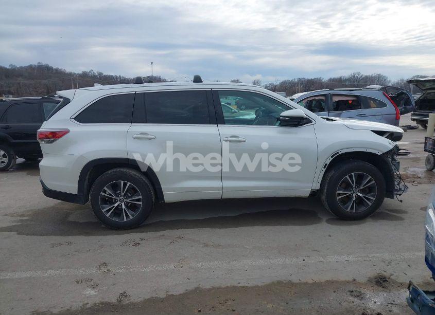 Photo 13 of 2016 Toyota Highlander XLE V6 (VIN 5TDKKRFH3GS153709)