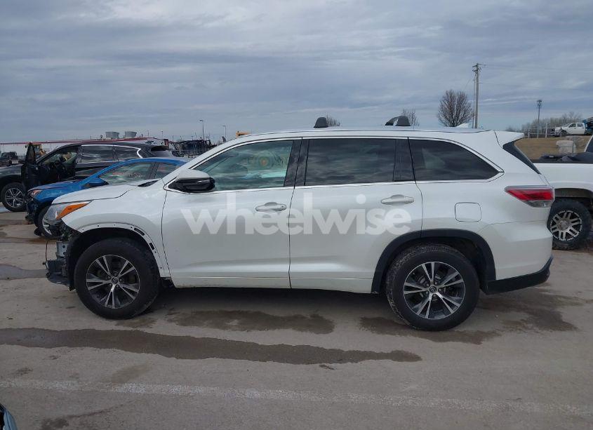 Photo 14 of 2016 Toyota Highlander XLE V6 (VIN 5TDKKRFH3GS153709)