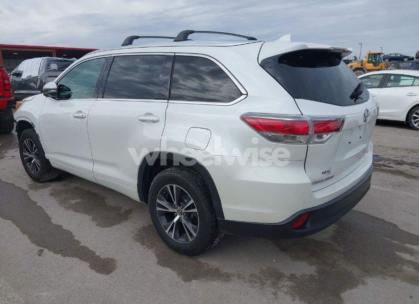 Photo 3 of 2016 Toyota Highlander XLE V6 (VIN 5TDKKRFH3GS153709)