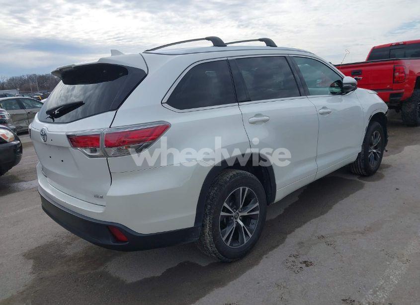 Photo 4 of 2016 Toyota Highlander XLE V6 (VIN 5TDKKRFH3GS153709)
