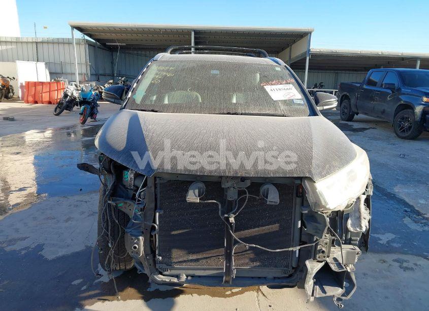 Photo 13 of 2016 Toyota Highlander XLE V6 (VIN 5TDKKRFH3GS158392)