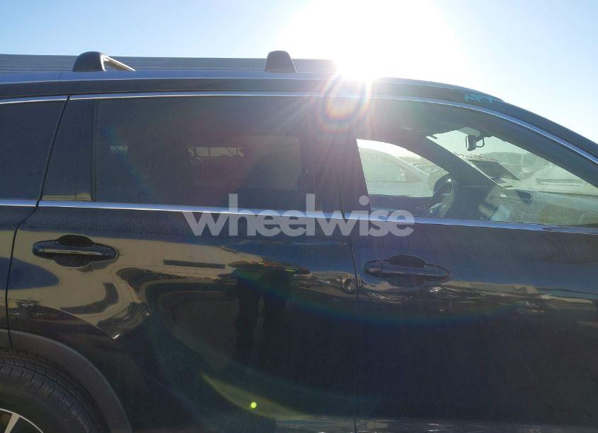 Photo 14 of 2016 Toyota Highlander XLE V6 (VIN 5TDKKRFH3GS158392)