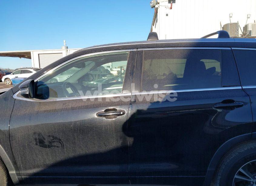 Photo 15 of 2016 Toyota Highlander XLE V6 (VIN 5TDKKRFH3GS158392)