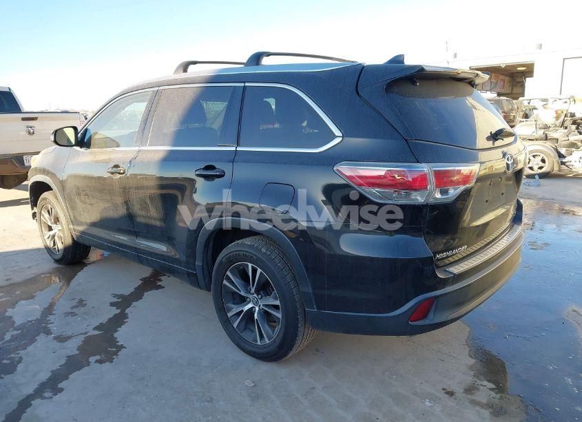 Photo 3 of 2016 Toyota Highlander XLE V6 (VIN 5TDKKRFH3GS158392)