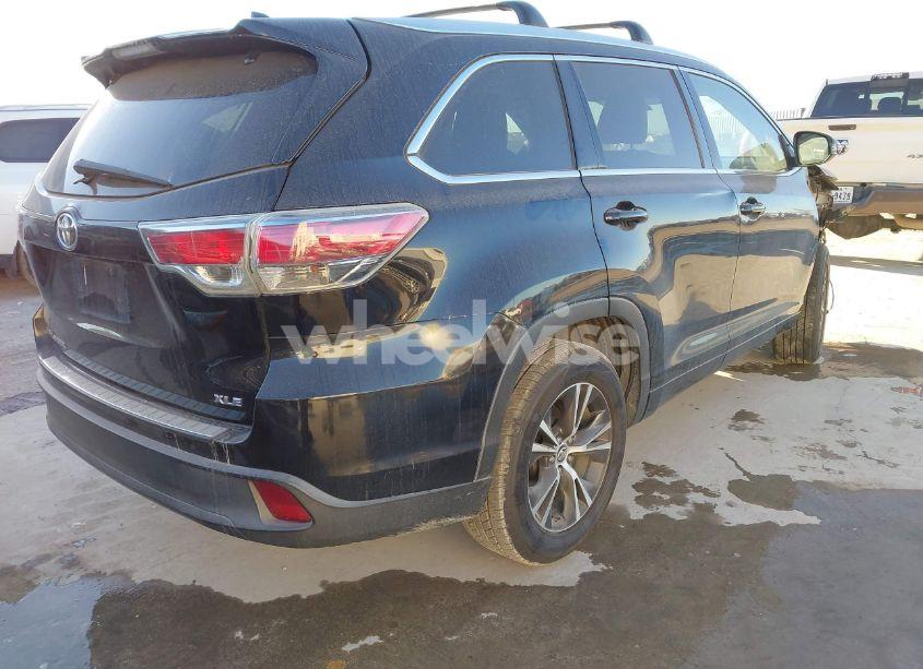 Photo 4 of 2016 Toyota Highlander XLE V6 (VIN 5TDKKRFH3GS158392)