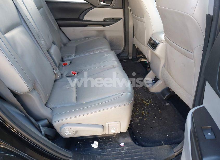 Photo 8 of 2016 Toyota Highlander XLE V6 (VIN 5TDKKRFH3GS158392)