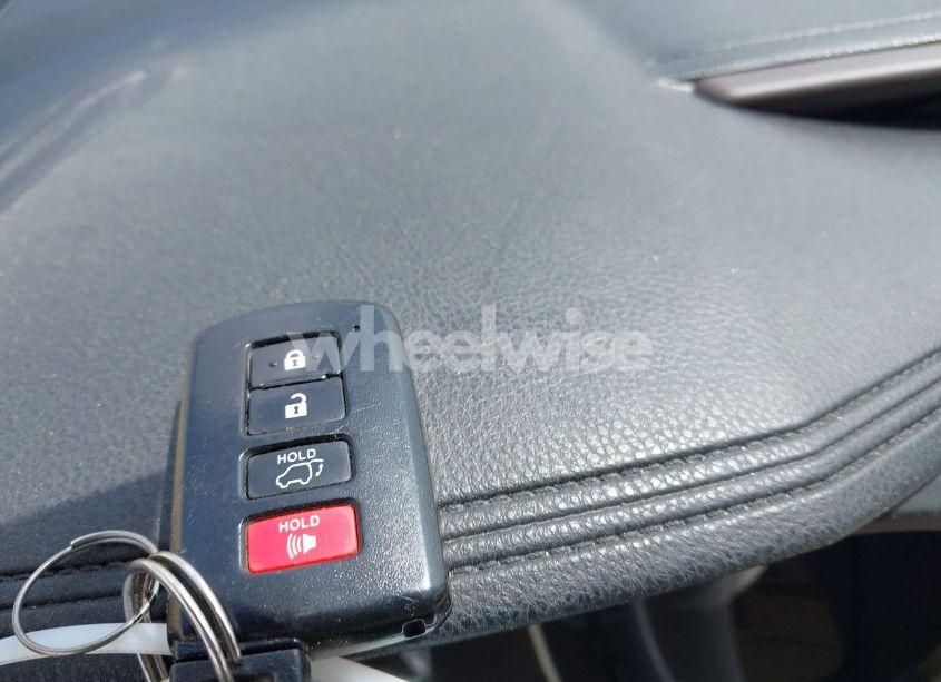 Photo 11 of 2016 Toyota Highlander XLE V6 (VIN 5TDKKRFH3GS170784)