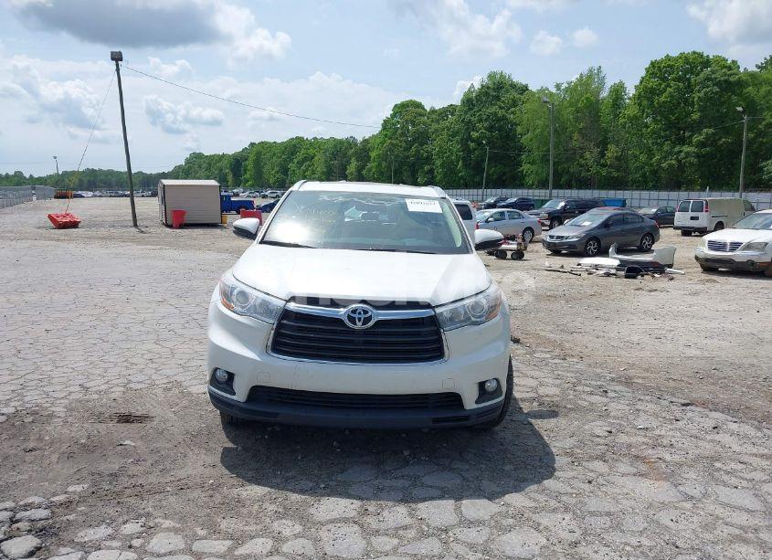 Photo 13 of 2016 Toyota Highlander XLE V6 (VIN 5TDKKRFH3GS170784)