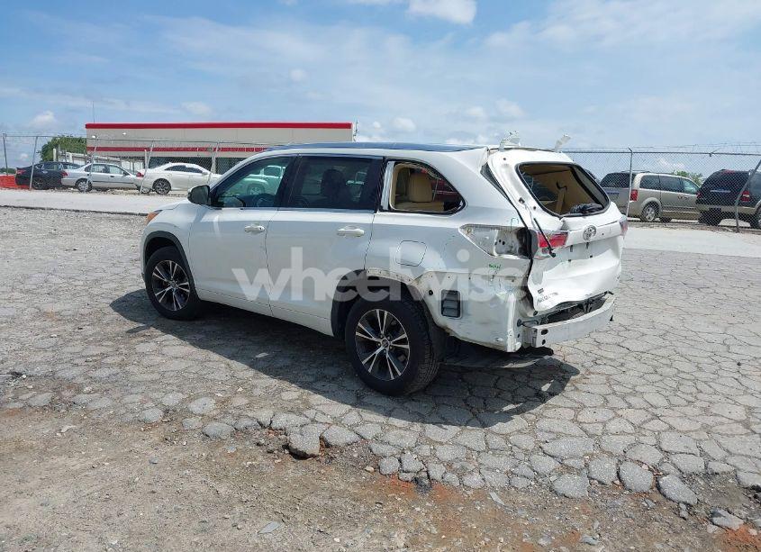 Photo 3 of 2016 Toyota Highlander XLE V6 (VIN 5TDKKRFH3GS170784)