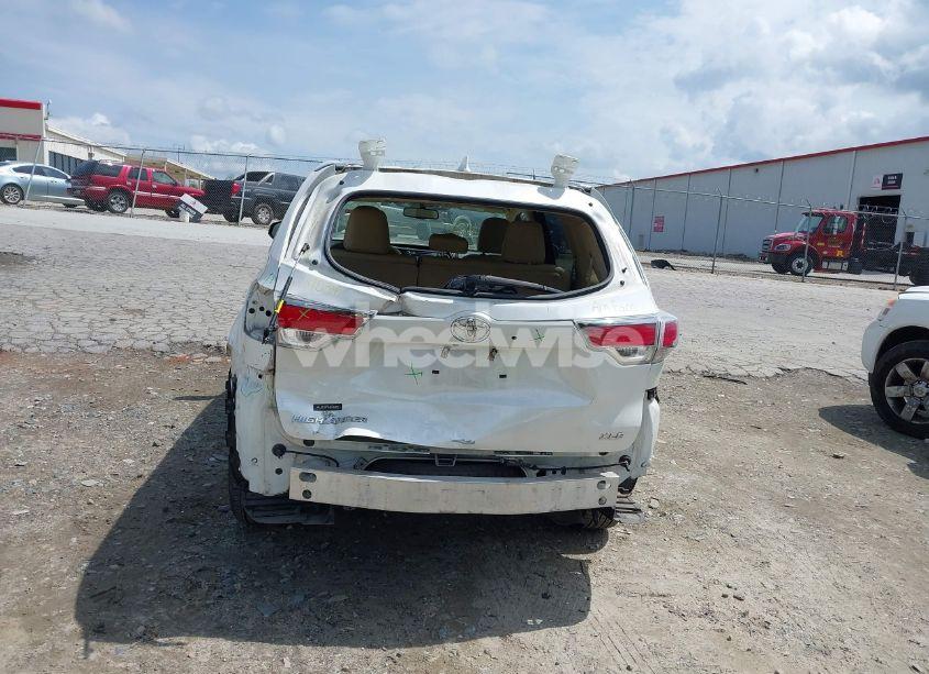 Photo 6 of 2016 Toyota Highlander XLE V6 (VIN 5TDKKRFH3GS170784)