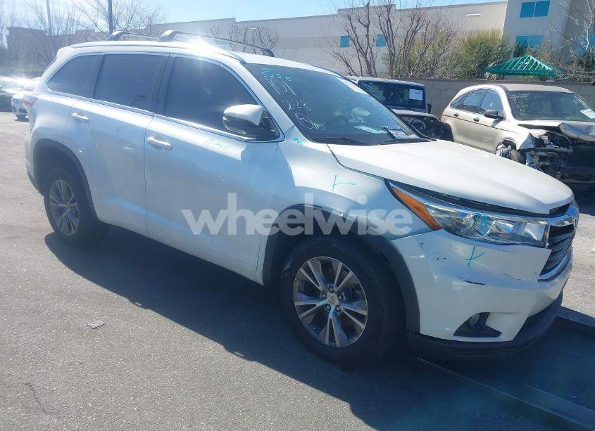 2015 Toyota Highlander XLE V6 (VIN 5TDKKRFH4FS065945) main photo