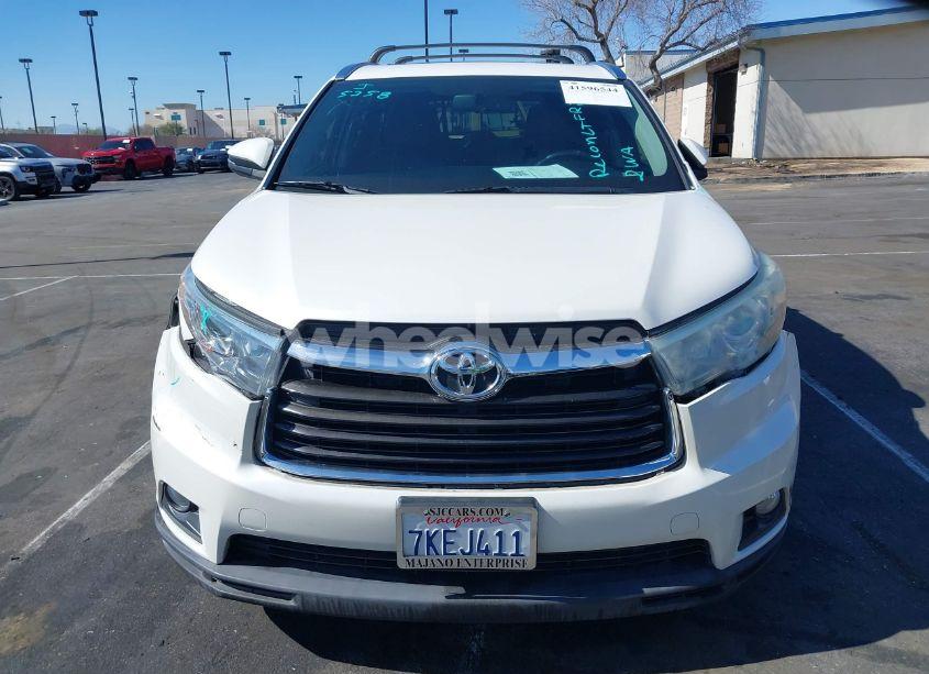Photo 12 of 2015 Toyota Highlander XLE V6 (VIN 5TDKKRFH4FS065945)
