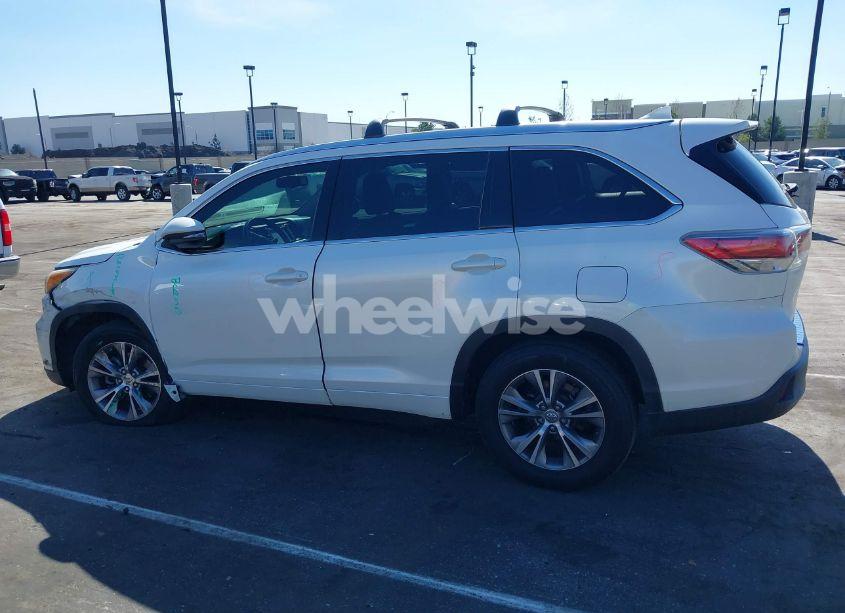 Photo 14 of 2015 Toyota Highlander XLE V6 (VIN 5TDKKRFH4FS065945)