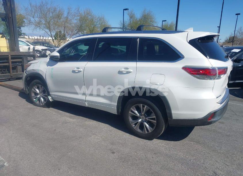 Photo 3 of 2015 Toyota Highlander XLE V6 (VIN 5TDKKRFH4FS065945)