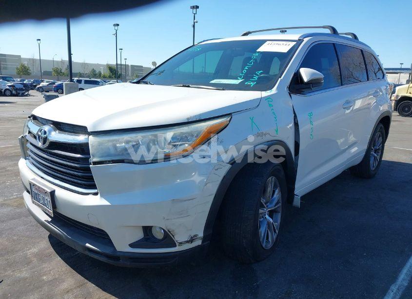Photo 6 of 2015 Toyota Highlander XLE V6 (VIN 5TDKKRFH4FS065945)