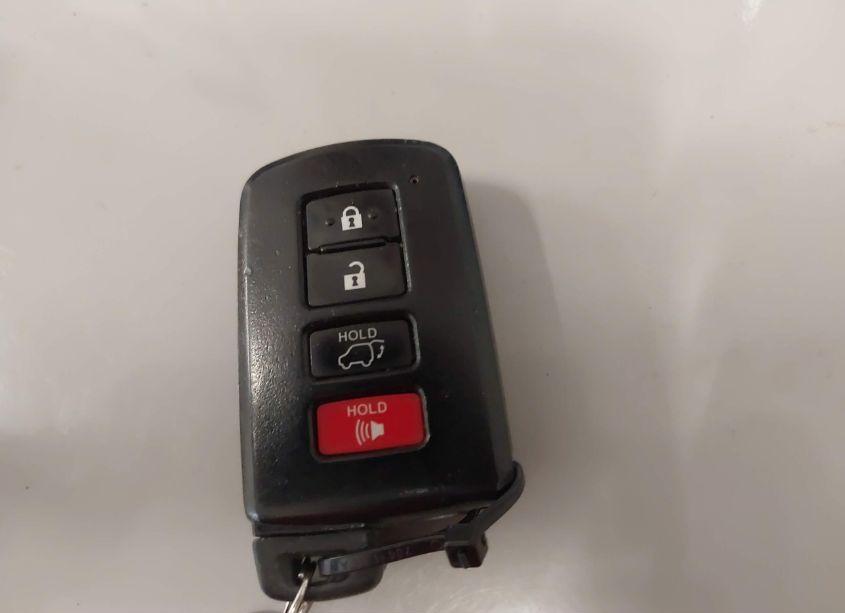 Photo 11 of 2015 Toyota Highlander XLE V6 (VIN 5TDKKRFH4FS111211)