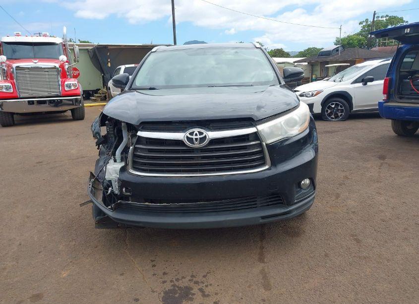Photo 13 of 2015 Toyota Highlander XLE V6 (VIN 5TDKKRFH4FS111211)