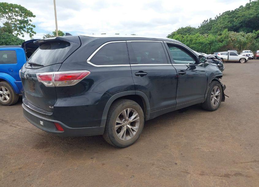 Photo 4 of 2015 Toyota Highlander XLE V6 (VIN 5TDKKRFH4FS111211)