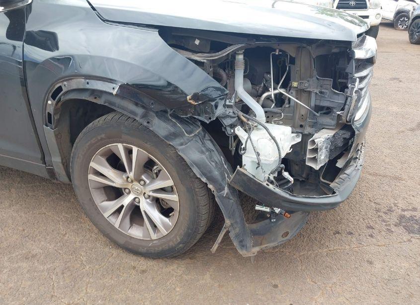 Photo 6 of 2015 Toyota Highlander XLE V6 (VIN 5TDKKRFH4FS111211)