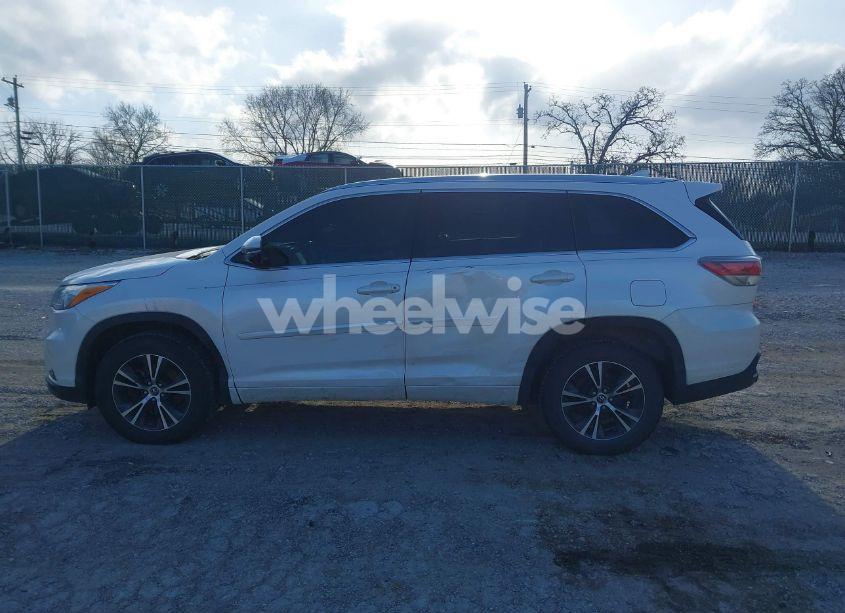 Photo 14 of 2016 Toyota Highlander XLE V6 (VIN 5TDKKRFH4GS129192)