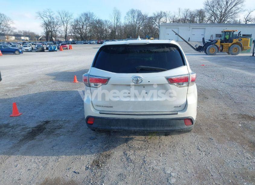 Photo 16 of 2016 Toyota Highlander XLE V6 (VIN 5TDKKRFH4GS129192)