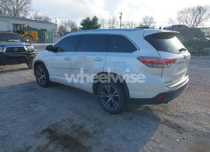 Photo 3 of 2016 Toyota Highlander XLE V6 (VIN 5TDKKRFH4GS129192)