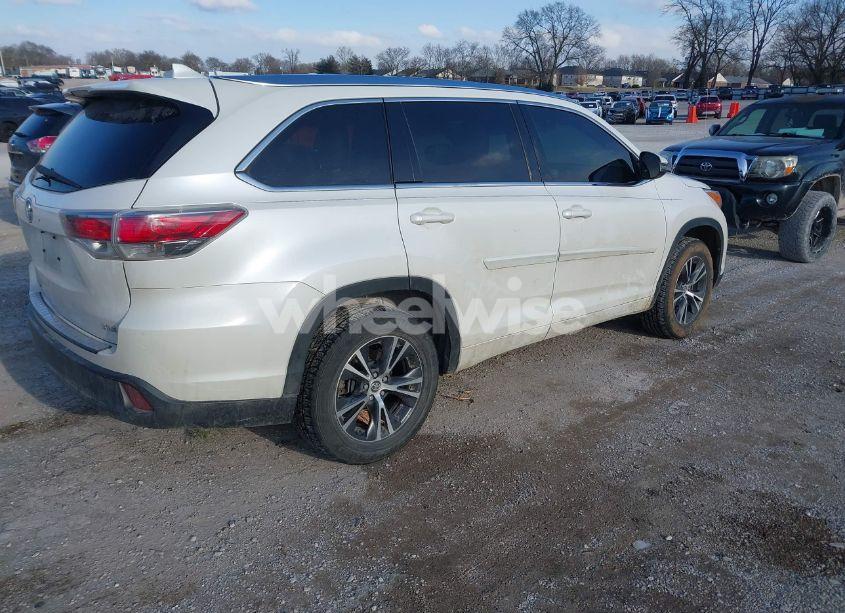 Photo 4 of 2016 Toyota Highlander XLE V6 (VIN 5TDKKRFH4GS129192)