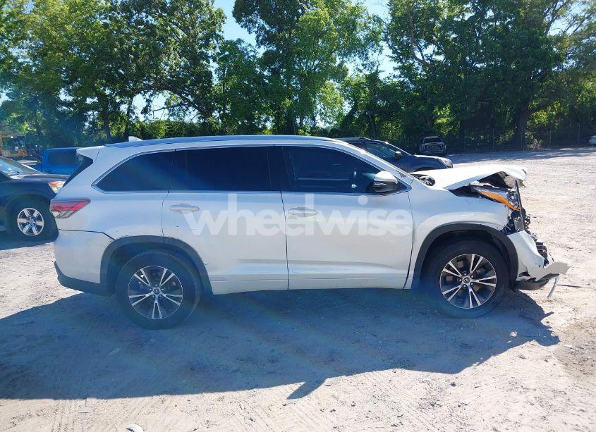 Photo 13 of 2016 Toyota Highlander XLE V6 (VIN 5TDKKRFH4GS132237)