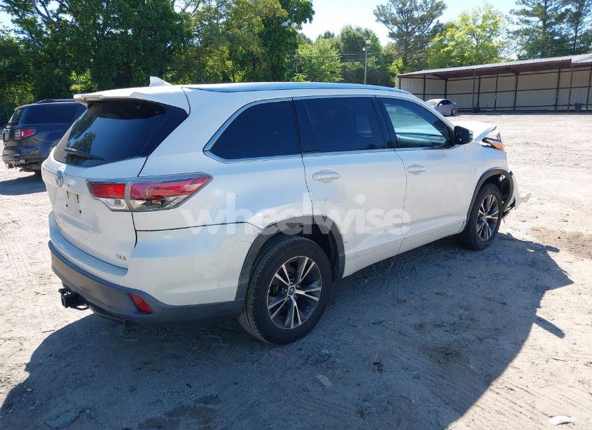 Photo 4 of 2016 Toyota Highlander XLE V6 (VIN 5TDKKRFH4GS132237)