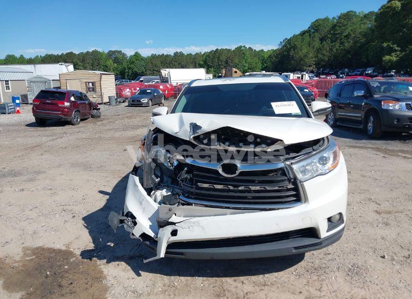 Photo 6 of 2016 Toyota Highlander XLE V6 (VIN 5TDKKRFH4GS132237)