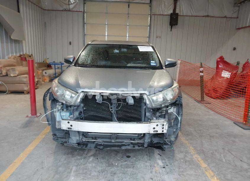 Photo 13 of 2016 Toyota Highlander XLE V6 (VIN 5TDKKRFH4GS143724)