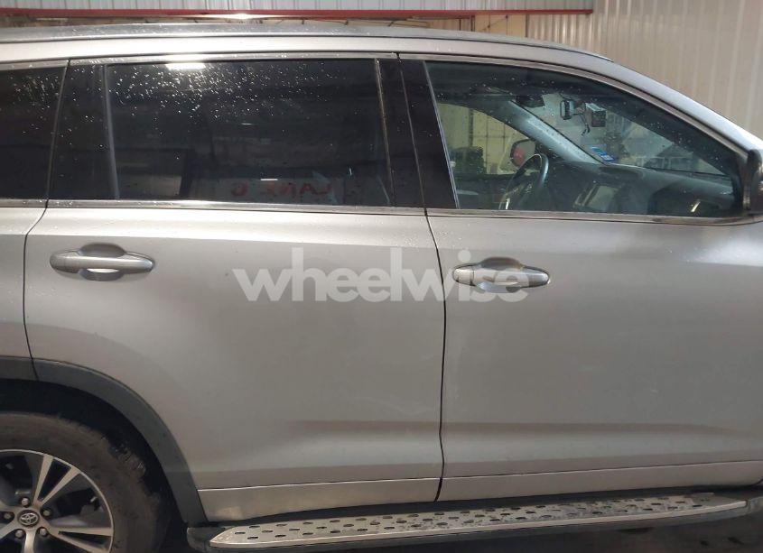 Photo 14 of 2016 Toyota Highlander XLE V6 (VIN 5TDKKRFH4GS143724)