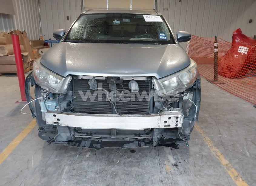 Photo 18 of 2016 Toyota Highlander XLE V6 (VIN 5TDKKRFH4GS143724)