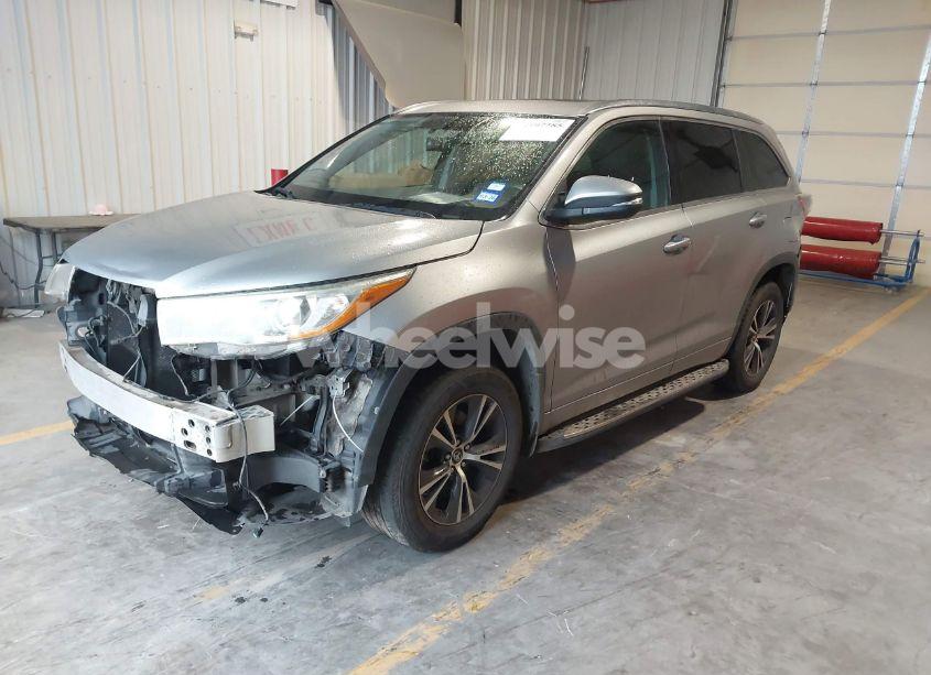 Photo 2 of 2016 Toyota Highlander XLE V6 (VIN 5TDKKRFH4GS143724)