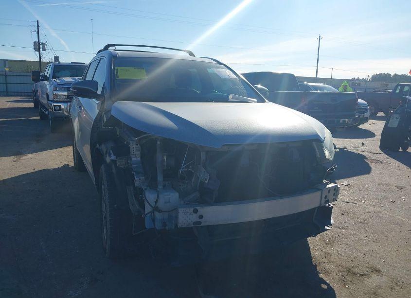 2014 Toyota Highlander XLE V6 (VIN 5TDKKRFH5ES018924) main photo