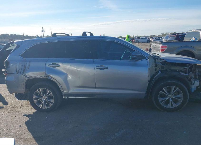 Photo 13 of 2014 Toyota Highlander XLE V6 (VIN 5TDKKRFH5ES018924)