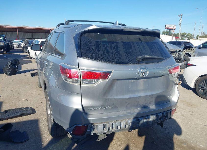 Photo 3 of 2014 Toyota Highlander XLE V6 (VIN 5TDKKRFH5ES018924)